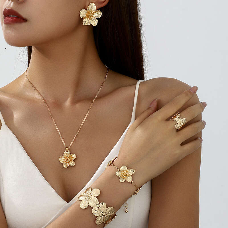 Creative Metal Hoop Flower Surround C-shaped Women's Ear Hoops Hot-selling Earrings Jewelry