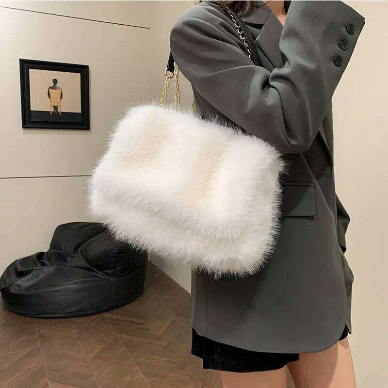 Fashion Warm Imitation Rabbit Hair Women's Large Capacity Handbag Y2K Fluffy Winter Plush Underarm Bag