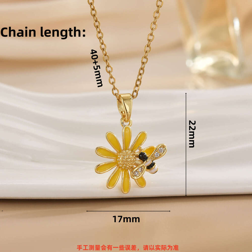 Fashion Fairy Forest Style Minimalist Daisy Flower Korean And Japanese New Niche Design Enamel Bee Floral Necklace 010