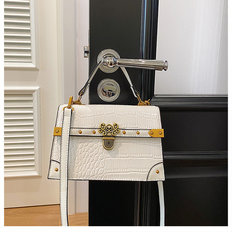 Free Shipping 2025 Summer New Designer Bag Small Square Bag High-quality Light Luxury Fashion Women's Bag Shoulder Bag Premium And High-quality S