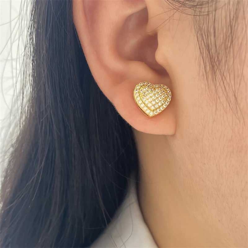 Classic Design Dazzling Heart Stud Earrings for Women High Quality Romantic Female Accessories Timeless Styling Jewelry y250715