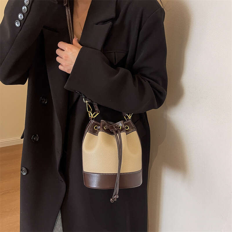 Fashion Versatile Bucket for Women 2025 New Handbag Commuting Casual Drawstring Crossbody Bag