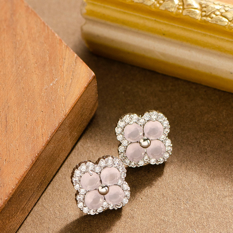 Korean Version Super Fairy Sweet Jelly Color Full Dia Zircon Four-Leaf Clover Suower Earrings for Women Sparkling Versatile Sier Needle Ear Jewelry