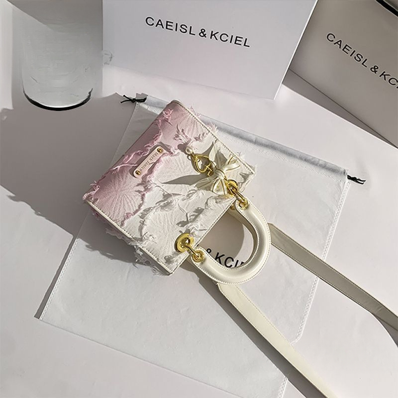 Free Shipping 2025 Summer New Designer Bag Women's Bag Niche Gradient Tassel Women High-end Bag Women Handbag Crossbody Trendy Bag Luxury Shoppin