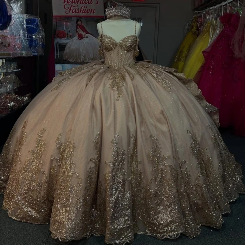 Champagne Shiny Quinceanera Dresses Ball Gown Spaghetti Strap Sequin Applique Lace Beading Crystal Tull Sweet 16 Dress Vestidos 15 De Anos