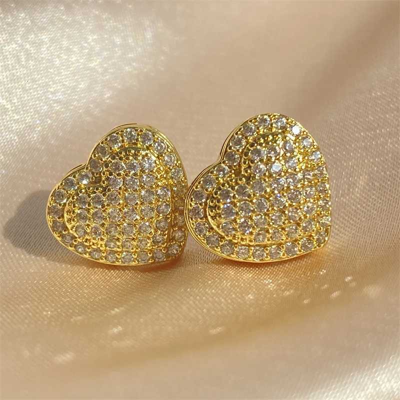 Classic Design Dazzling Heart Stud Earrings for Women High Quality Romantic Female Accessories Timeless Styling Jewelry y250715