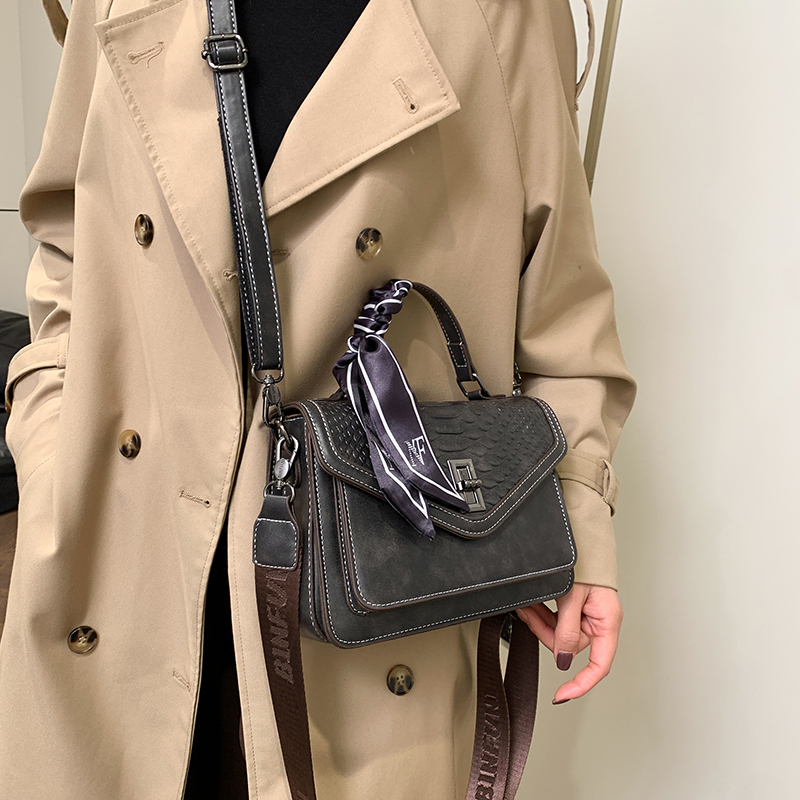 New arrival! Multi-compartment large-capacity shoulder crossbody bag, a versatile and stylish handbag for women