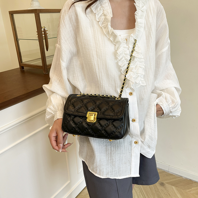 new arrival! Fashionable and simple quilted shoulder crossbody bag, multifunctional casual retro style women's chain bag
