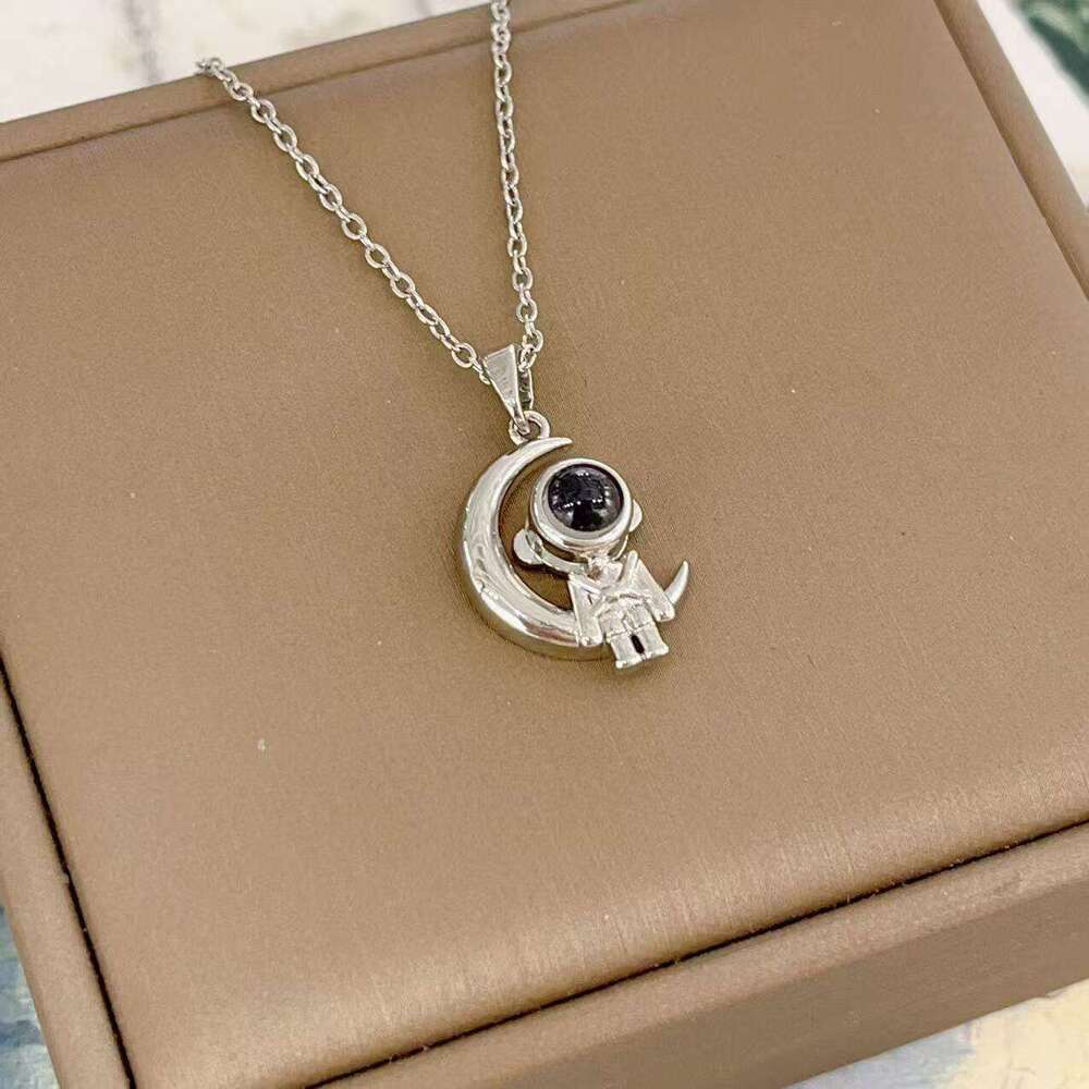 Hot Selling Creative Astronaut Star Moon Projection 100 Languages I Love You Couple Valentine's Day Necklace Jewelry 0A6
