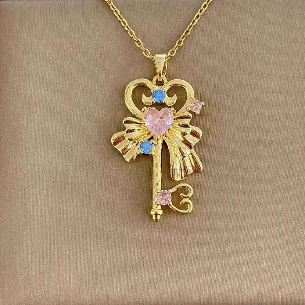 2024 New Heart Fireworks Key Necklace Pendant Niche High-End Sense Light Style High Appearance Collarbone Chain Versatile Da7