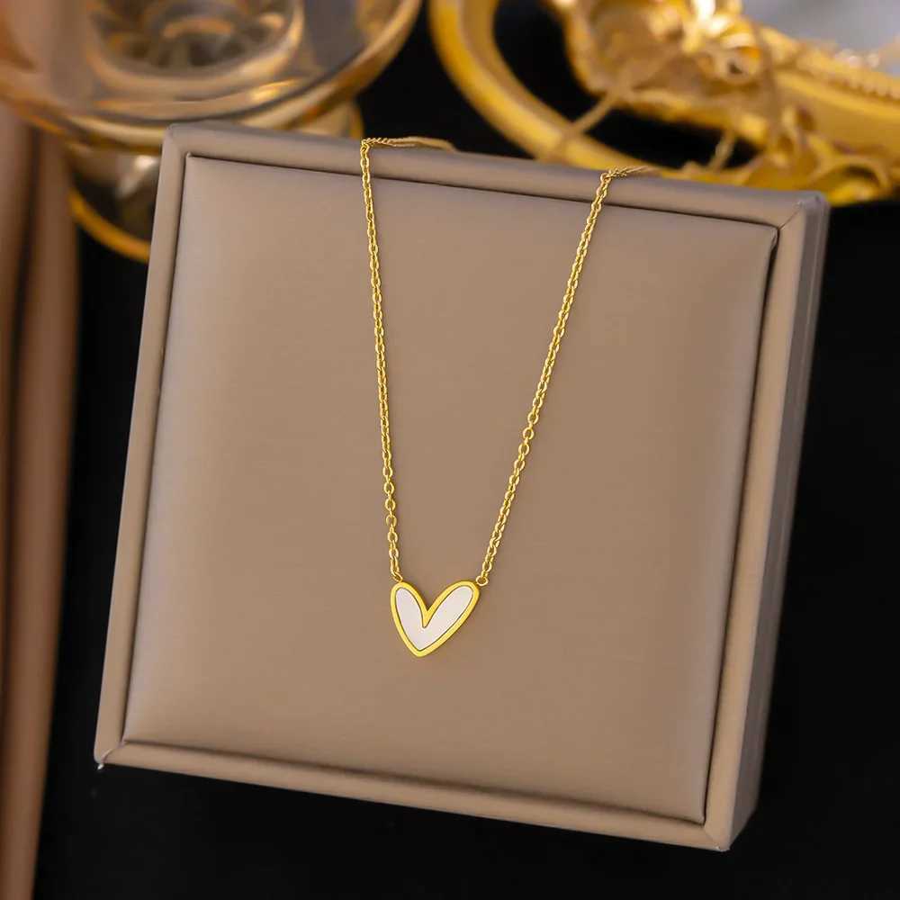 Stainless Steel Shell Love Heart Pendant Necklace for Women Girls Gold Color Korean Style Clavicle Chain Wedding Jewelry Gifts XJ250717