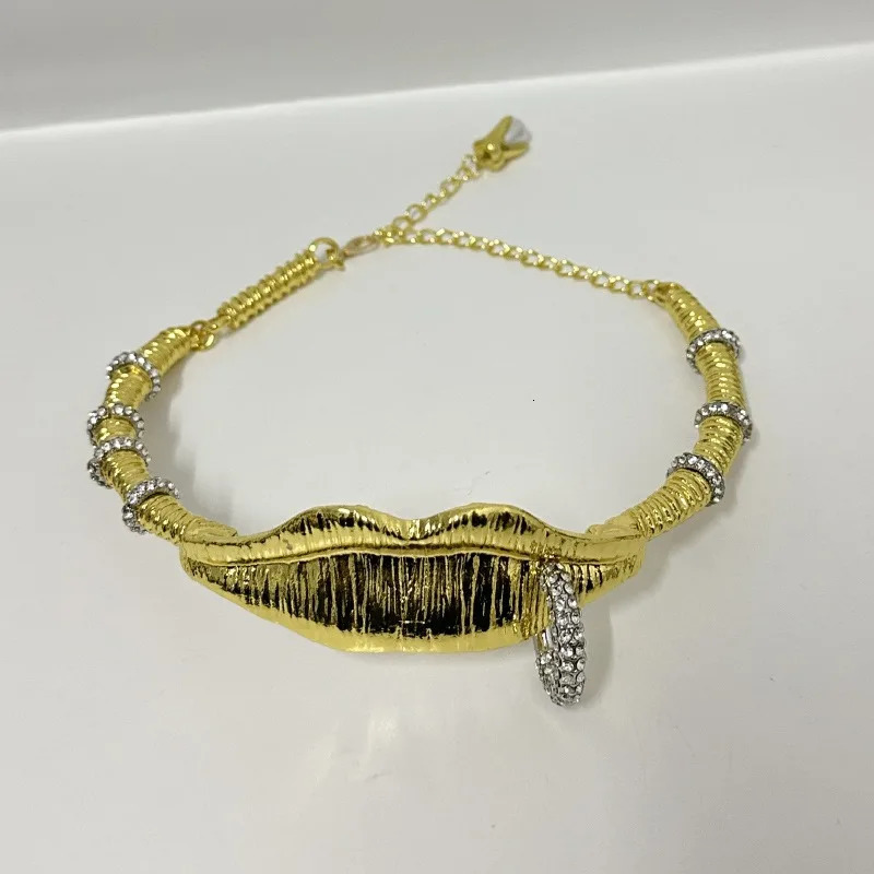 Exaggerated Metal Golden Plated Large Lips Shaped Adjustment Necklace for Women Fashion Punk Jewelry Accessories 250716