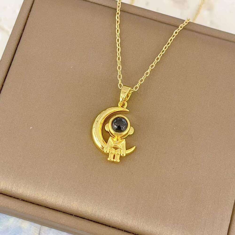 Hot Selling Creative Astronaut Star Moon Projection 100 Languages I Love You Couple Valentine's Day Necklace Jewelry 0A6