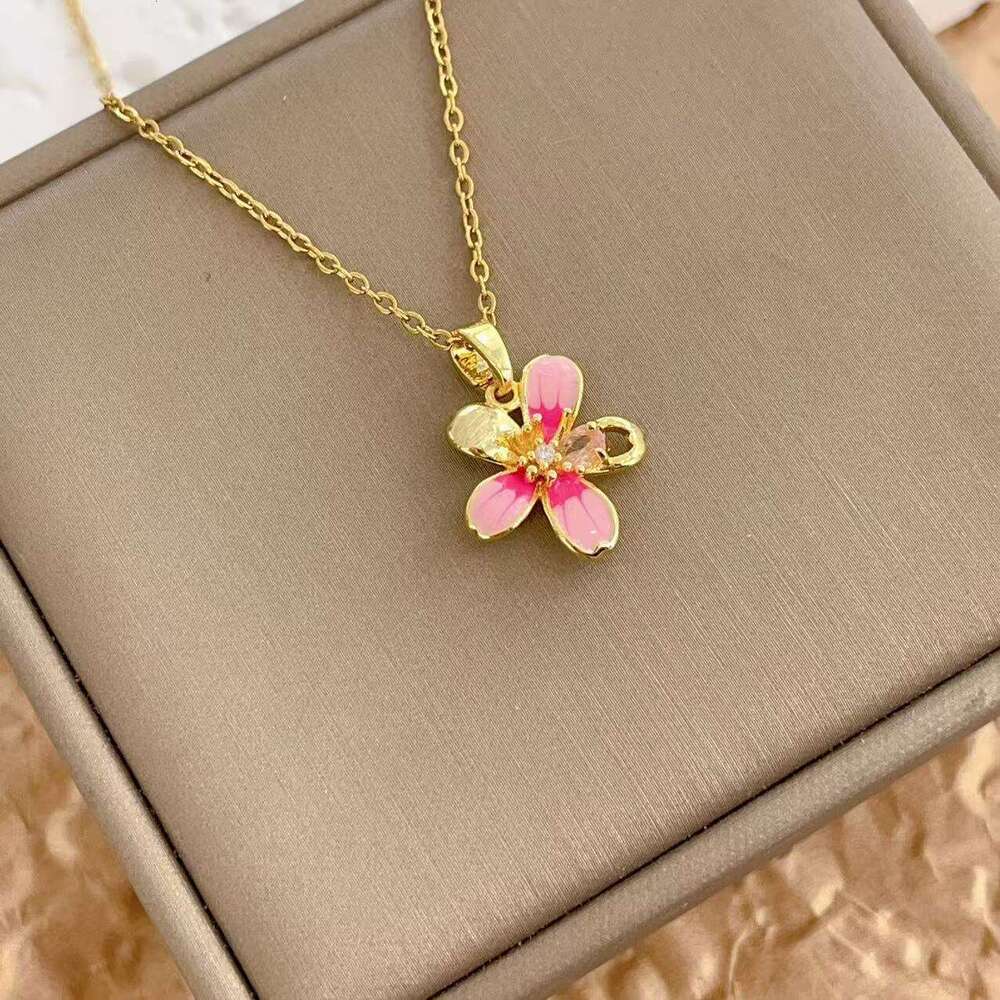 Fashion Pink Oil Drop Five-Petal Flower Pendant Titanium Steel Necklace For Women Elegant Light Niche High-End Accessories Bf0