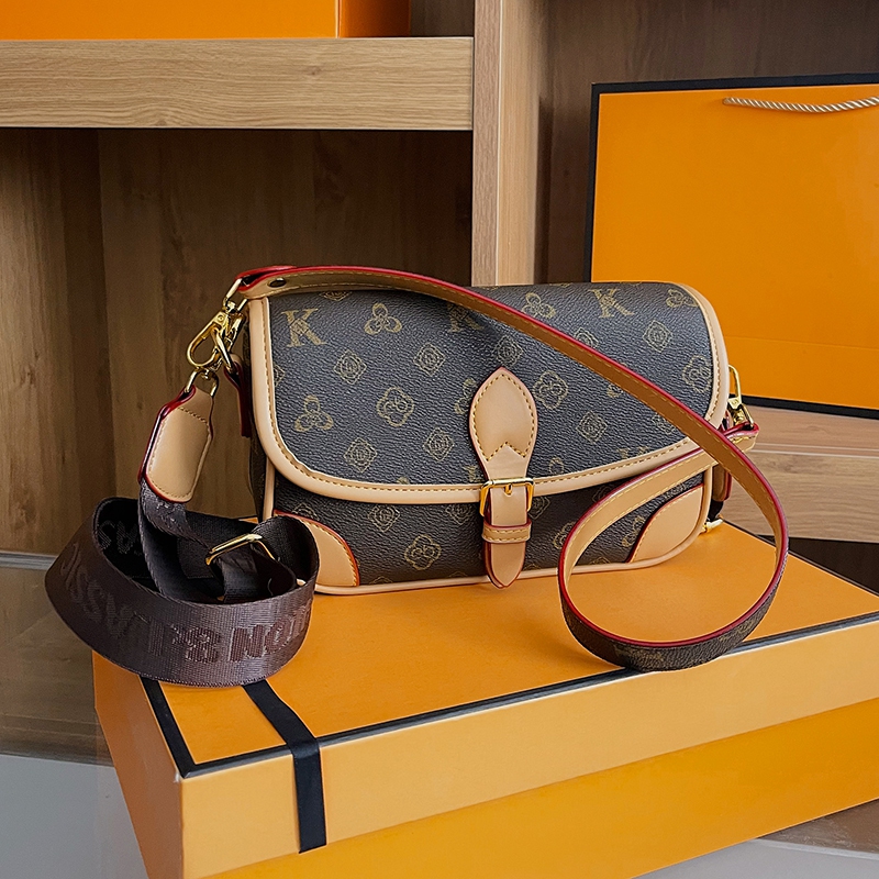 New arrival! Classic and stylish printed shoulder crossbody bag, a versatile and trendy small square bag, perfect for commuting women