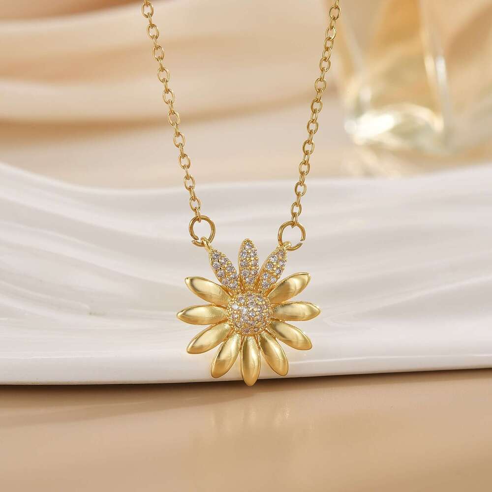 Gold-Plated Copper Suower Necklace For Women, Light Niche High-End Titanium Steel Collarbone Chain, Non-Fading Jewelry 065