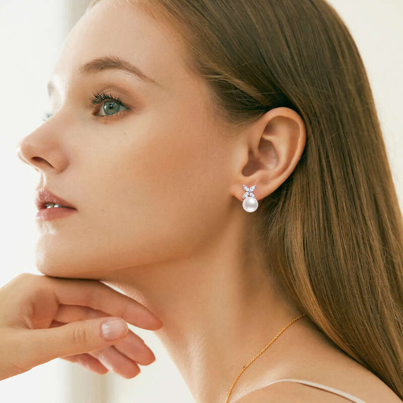 Same Style Elegant Versatile Natural Freshwater Pearl Niche Four-Leaf Clover Design High-End Feel Earrings For Women 3B9