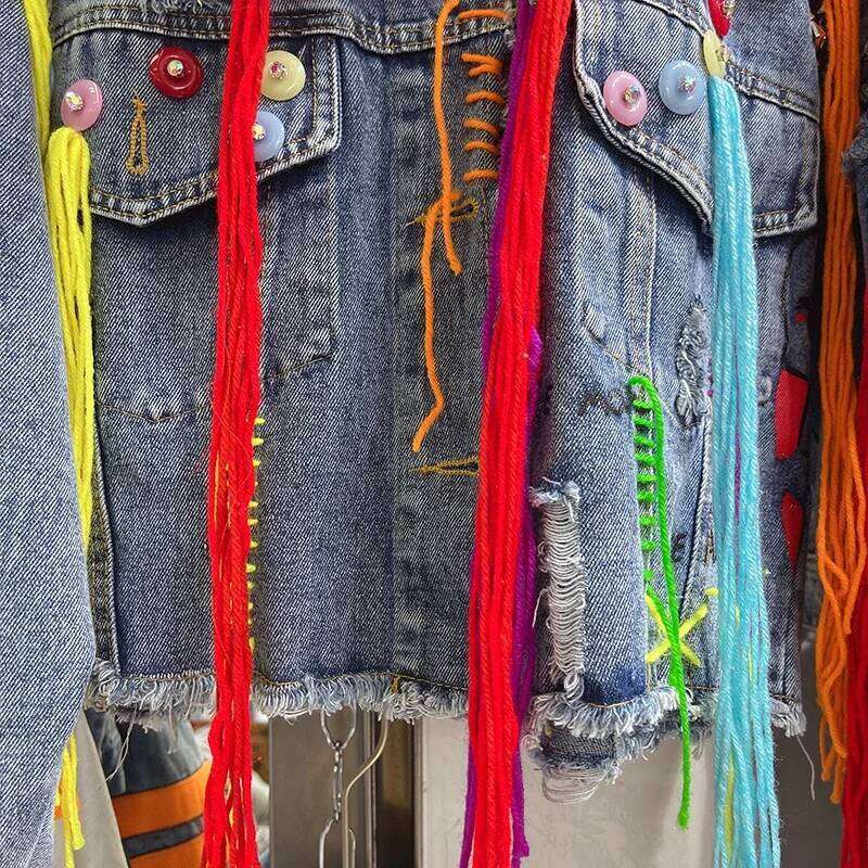 Spring New Fashion Rivet Letter Graffiti Women Loose Short Cowboy Outwear Holes Big Pocket Denim Jacket Coat Female