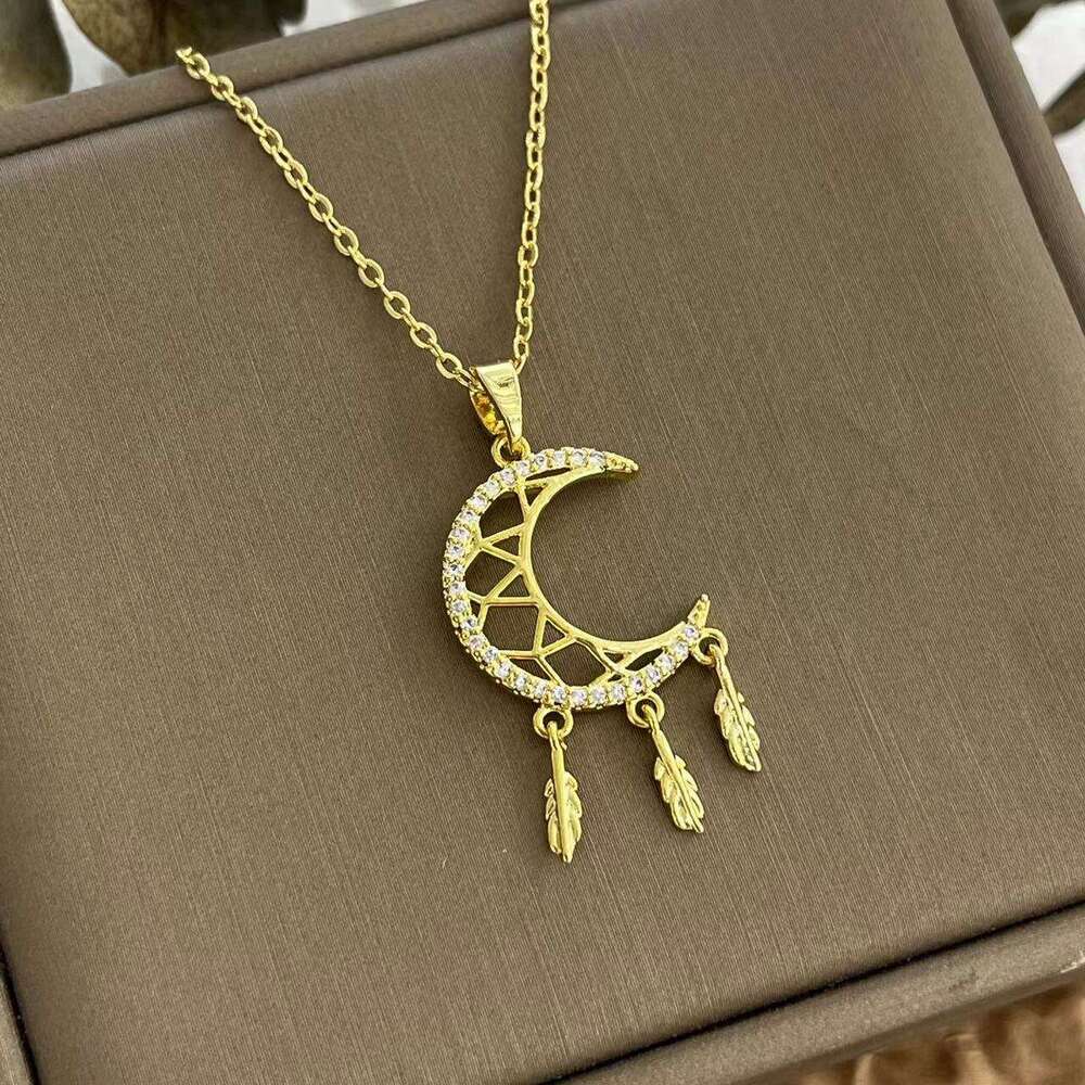 Korean Fashion Light Moon Dream Catcher Design Internet Celebrity Temperament Shiny Titanium Steel Necklace For Women Ins Simple Pendant 57E