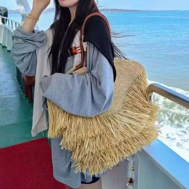 Hollow Out Tote Bags For Women Designer Handbag Purse New Weave Large Capacity Tassel Shoulder Straw Beach Bag