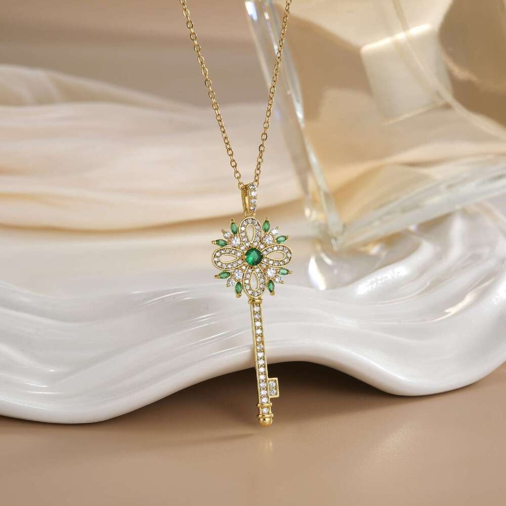 Creative Key Necklace For Women, Flower Gold Titanium Steel Clavicle Chain, Niche High-End Full Zircon Pendant 3C5