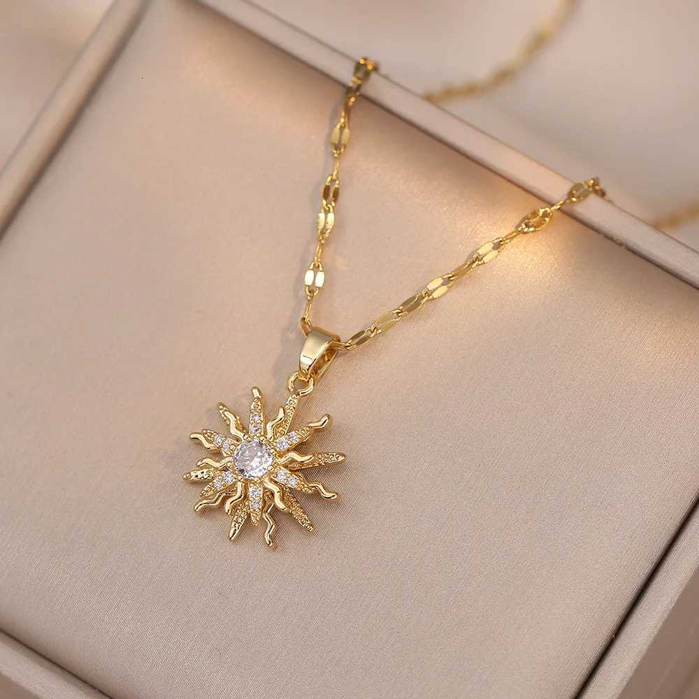 Yupsk Titanium Steel Gold Color Rotating Flower Pendant Necklace for Women Shiny Clear Zircon Sun Clavicle Chain Necklaces Gift XJ250717
