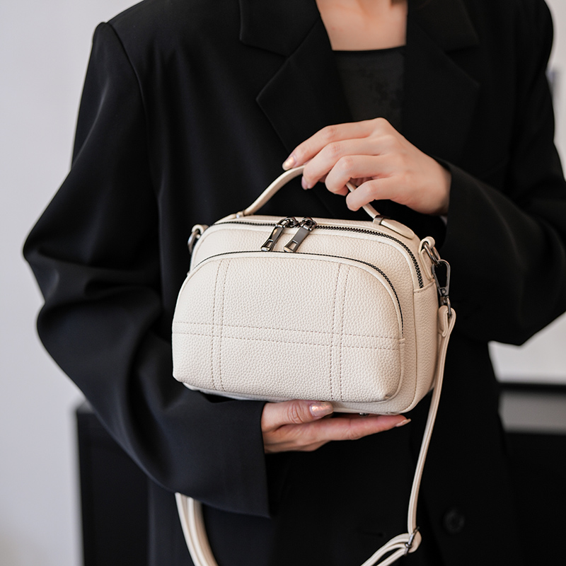 New arrival! A versatile, ultra-popular, stylish, trendy and retro small bag with multiple layers, suitable as a shoulder crossbody phone bag