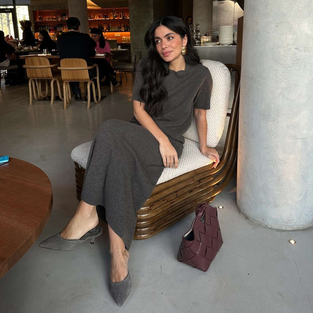 Autumn Commuting Simple Knitted Short Sleeve Skirt Set B5