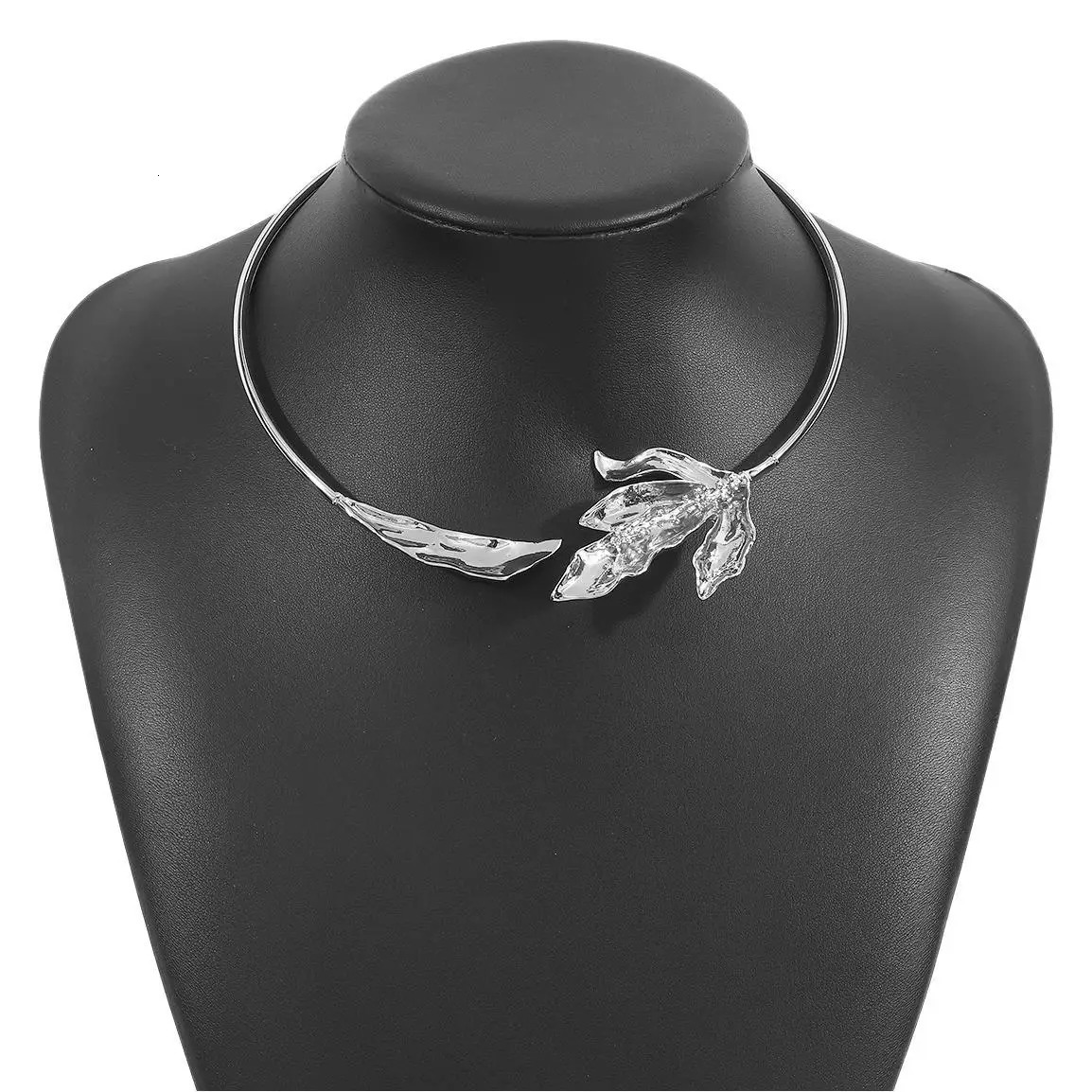 Gold Plated Flower Necklace Jewelry Choker Necklaces Vintage Plant Leaves Collar Bijoux Femmes Mum Girlfriend Gift 250716