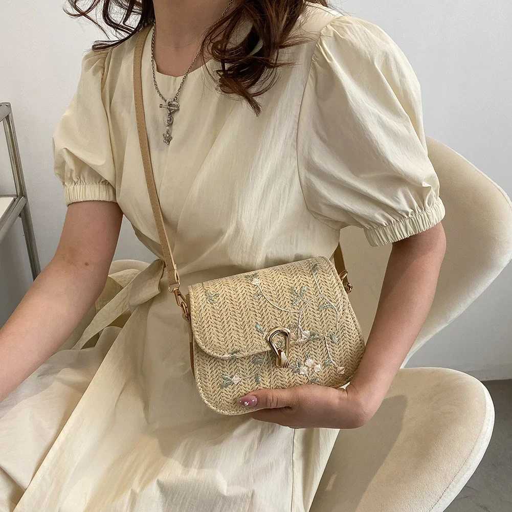 Women Flower Straw Purse Adjustable Strap Weaving Flower Purse Hasp Closure Plant Sling Bag Female Summer Beach Bag Z250717