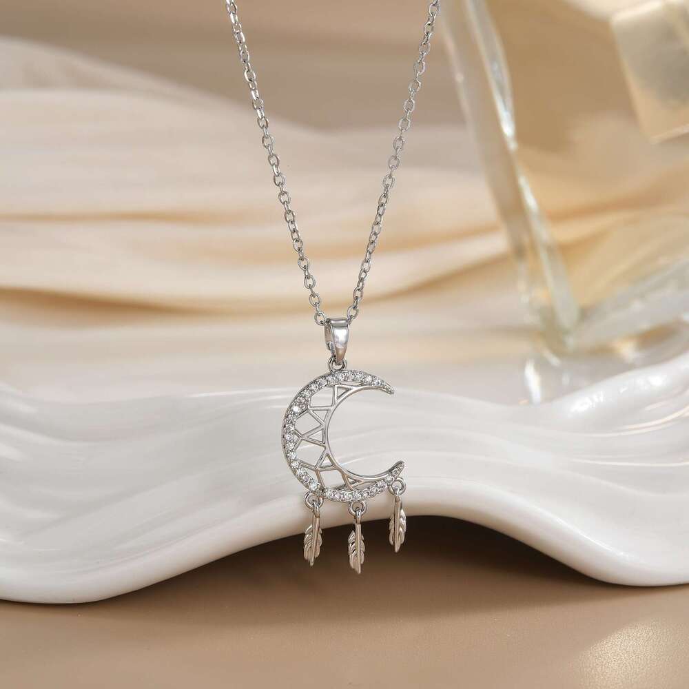 Korean Fashion Light Moon Dream Catcher Design Internet Celebrity Temperament Shiny Titanium Steel Necklace For Women Ins Simple Pendant 57E