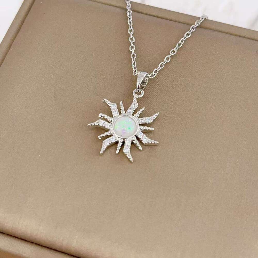 New Niche Design Minimalist Suower Pendant Women's Collarbone Chain Titanium Steel Jewelry 305
