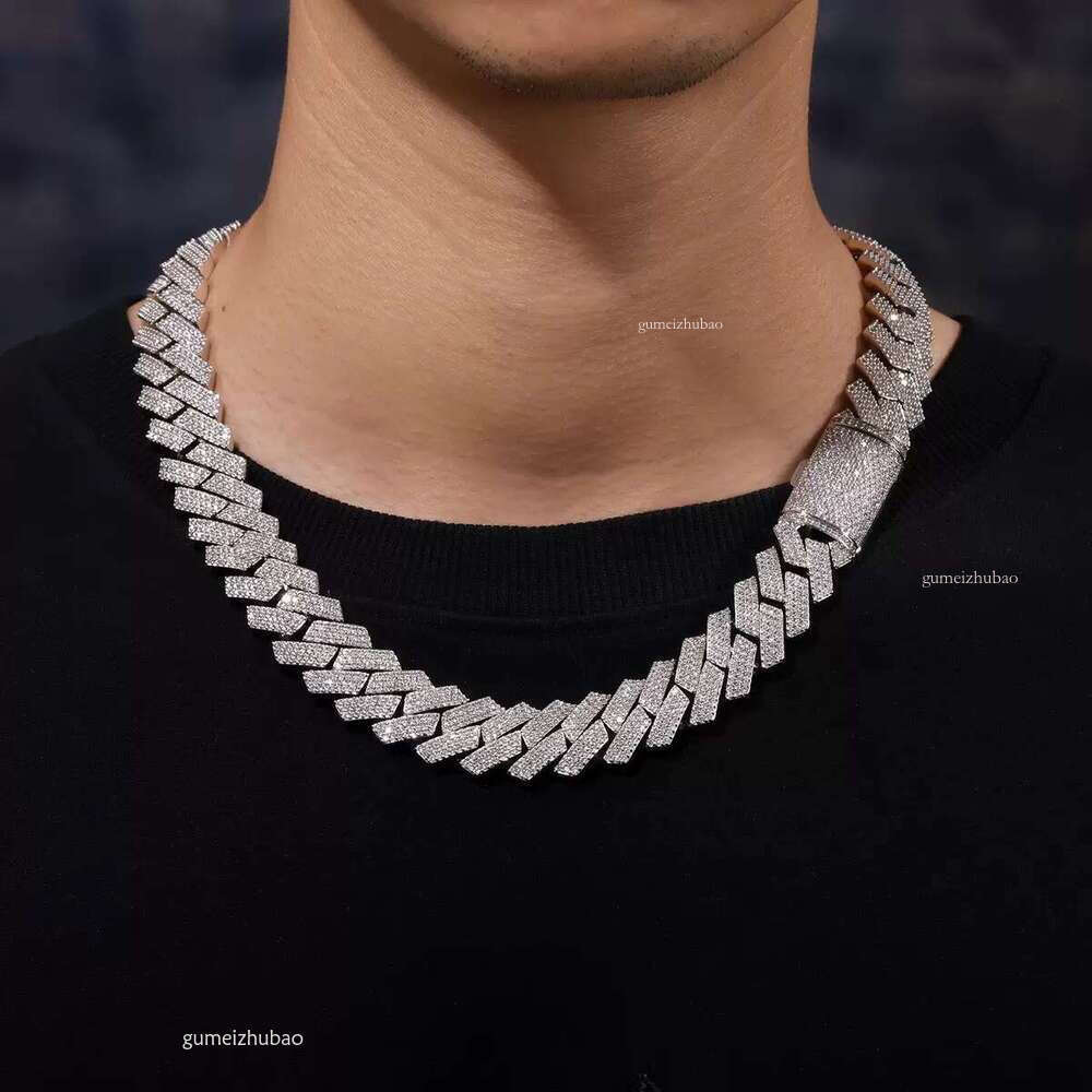 Custom Prong Mossanite Miami in Sier Pass Dia Test VVS Moissanite Cuban Link Chain