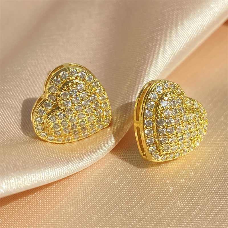 Classic Design Dazzling Heart Stud Earrings for Women High Quality Romantic Female Accessories Timeless Styling Jewelry y250715