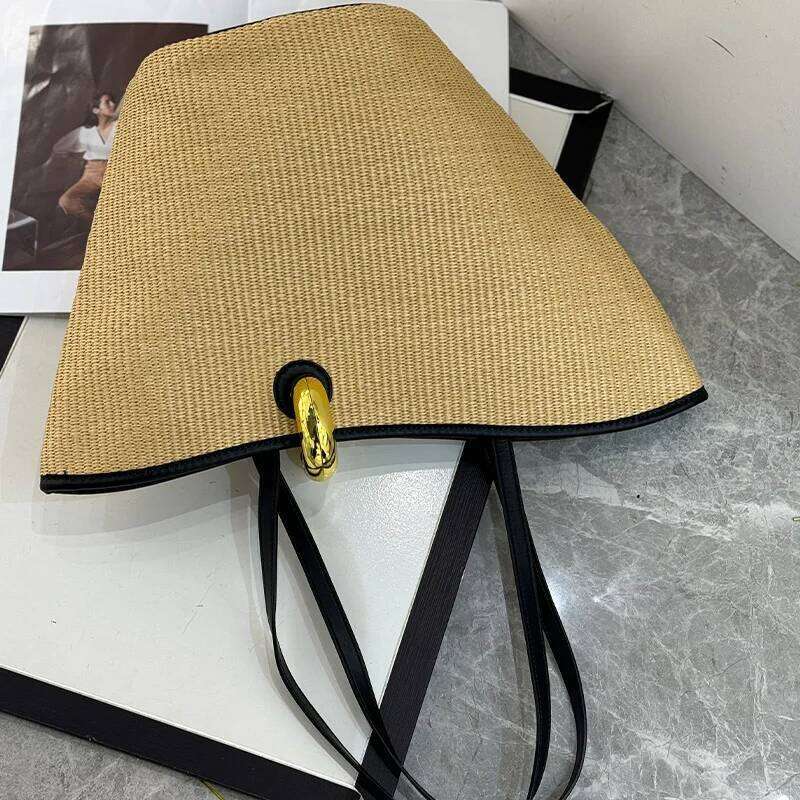 New retro women's tote bags for spring summer 2025, stylish designer casual and multi-purpose commuter lock basket woven bag