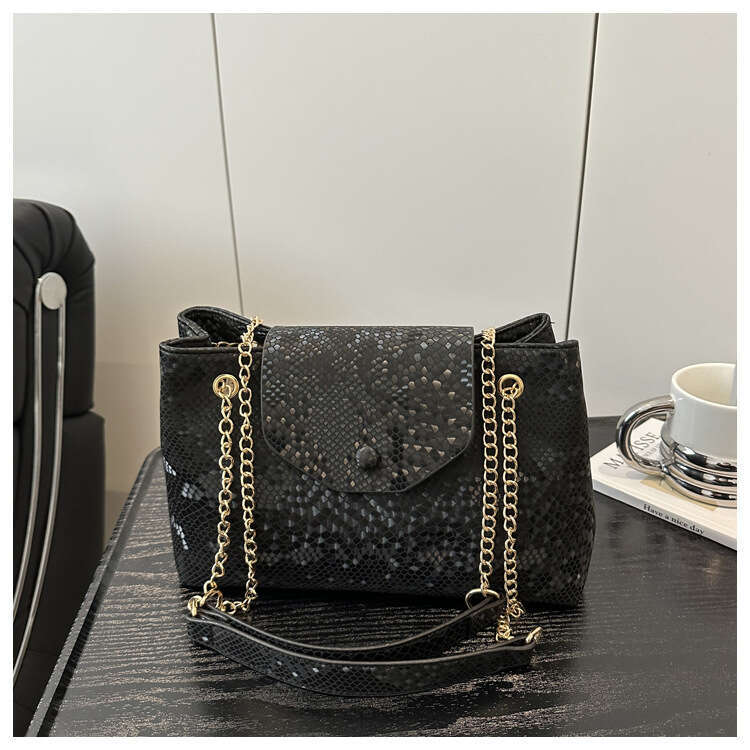 2025 New Scale Design Single Shoulder Niche Fashion High-end Simple Commuter Versatile Handbag Crossbody Bag