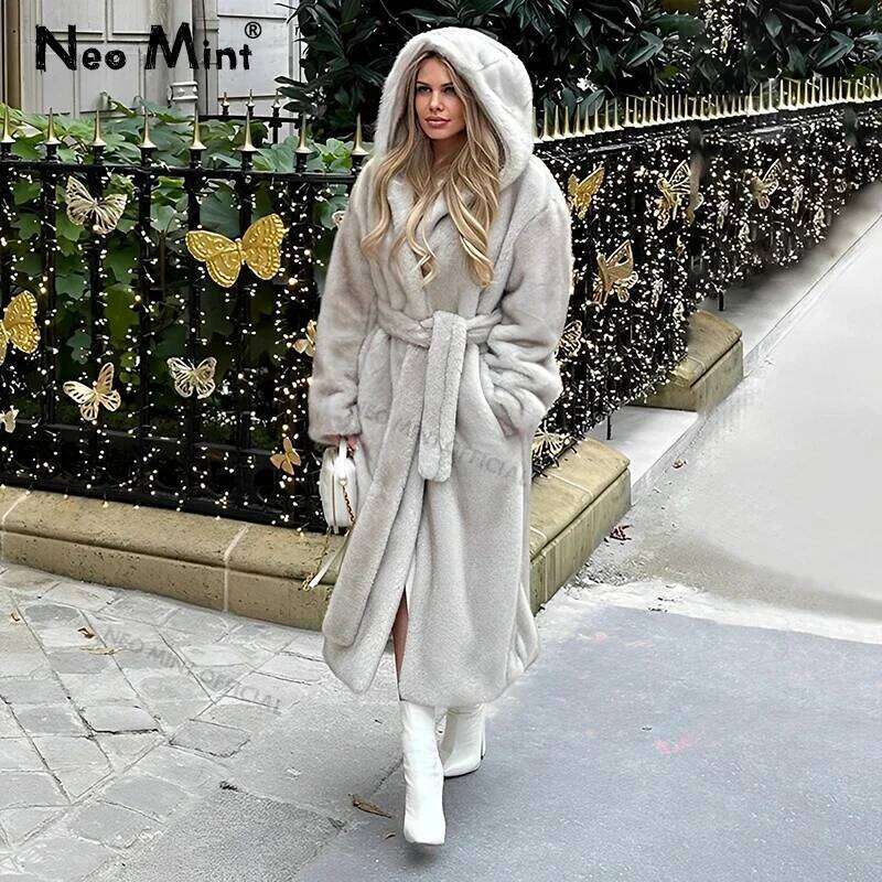 Designer Clothing Neo Mint Belted Faux Mink Coat Women 2024 Winter Beige Gradient Furry Fur Jacket Brand Hooded Warm Outerwear Overcoat Fashion
