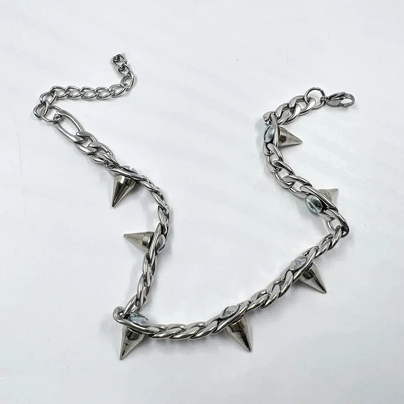 Hip -hop Metal Rivet Pendant Necklace For Women Men Punk Rock Gothic Fashion Necklace Charm 90s Aesthetic Jewelry Gift 250716