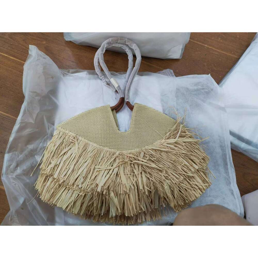 Hollow Out Tote Bags For Women Designer Handbag Purse New Weave Large Capacity Tassel Shoulder Straw Beach Bag