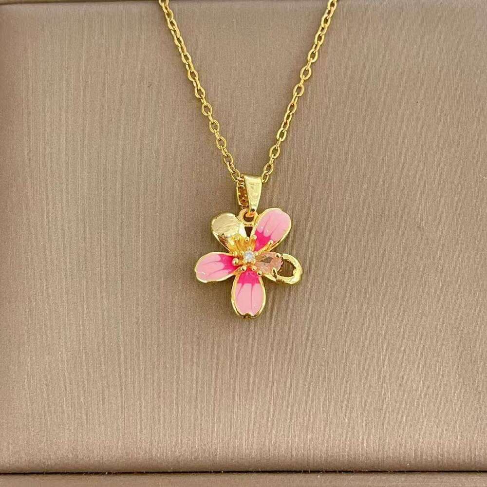 Fashion Pink Oil Drop Five-Petal Flower Pendant Titanium Steel Necklace For Women Elegant Light Niche High-End Accessories Bf0