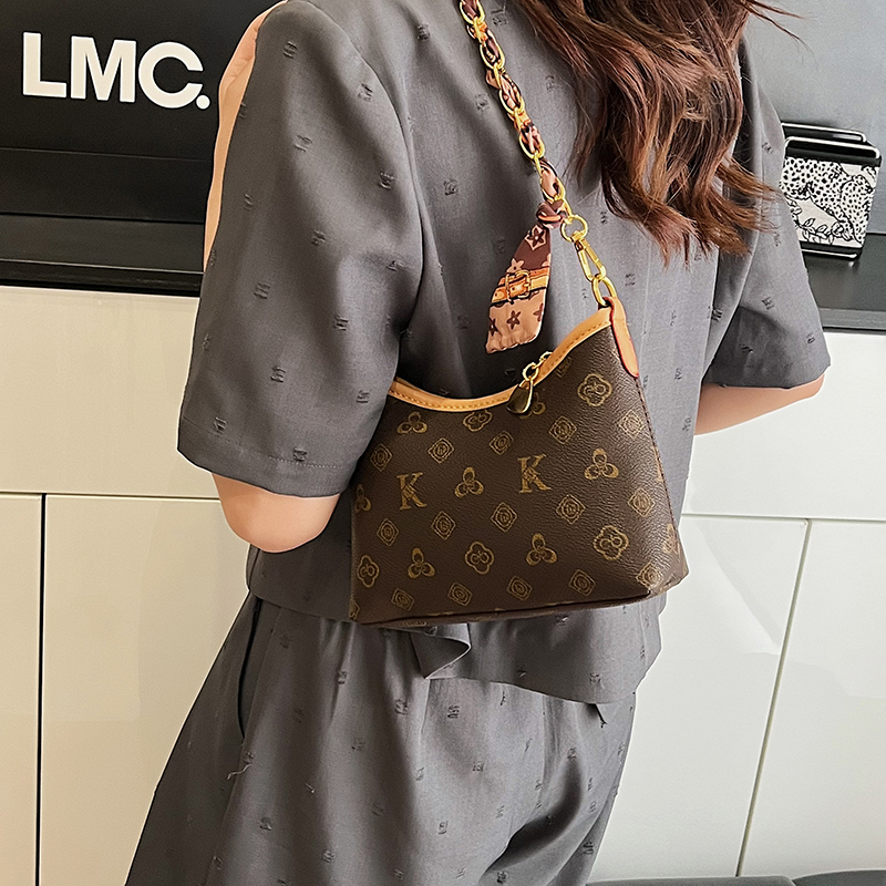New arrival! Retro and stylish shoulder crossbody bag, versatile silk scarf chain ,niche casual women's bag