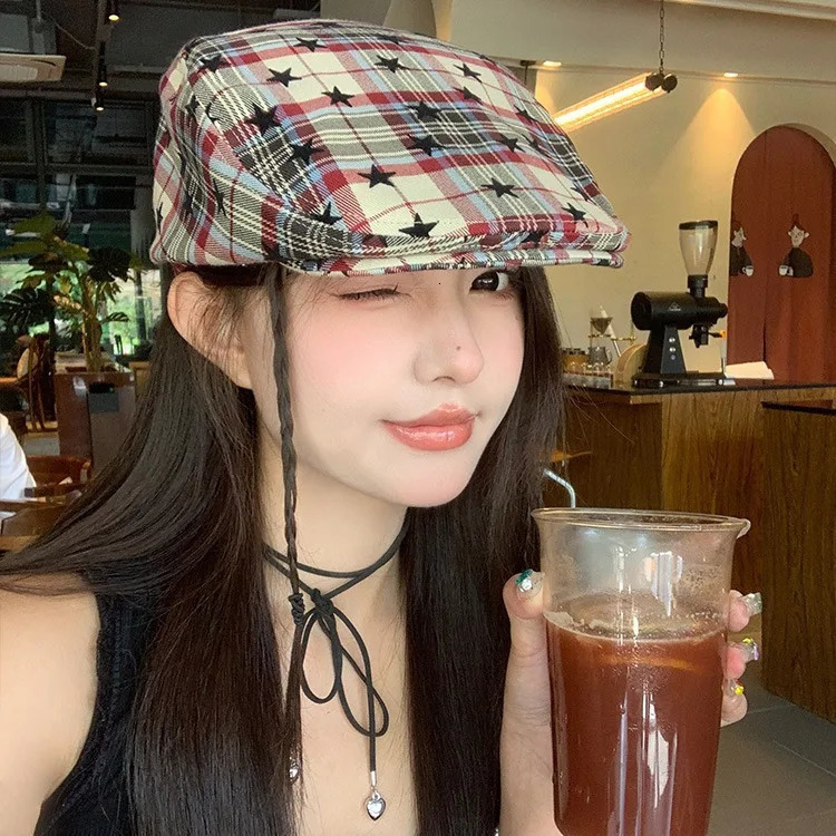 Womens Cute Hat Sweet Cool Style Japanese Star Heckered Childrens Retro Y2K Beret Versatile Artists Hat Trend Nice Ladies Cap 250716