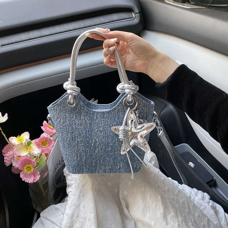 High-End Handheld Small Tote for Women 2025 New Fashion Exquisite Single Shoulder Bucket Super Popular Niche Crossbody Bag