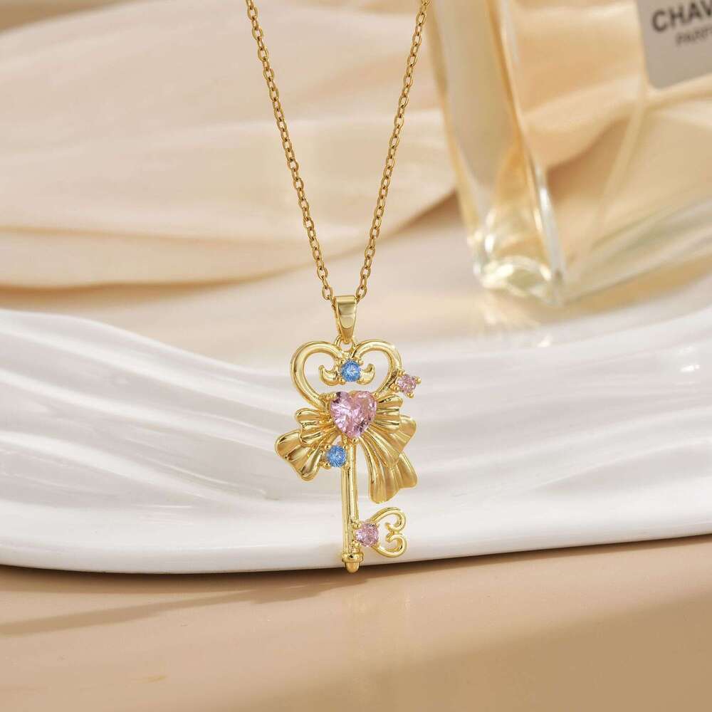 2024 New Heart Fireworks Key Necklace Pendant Niche High-End Sense Light Style High Appearance Collarbone Chain Versatile Da7