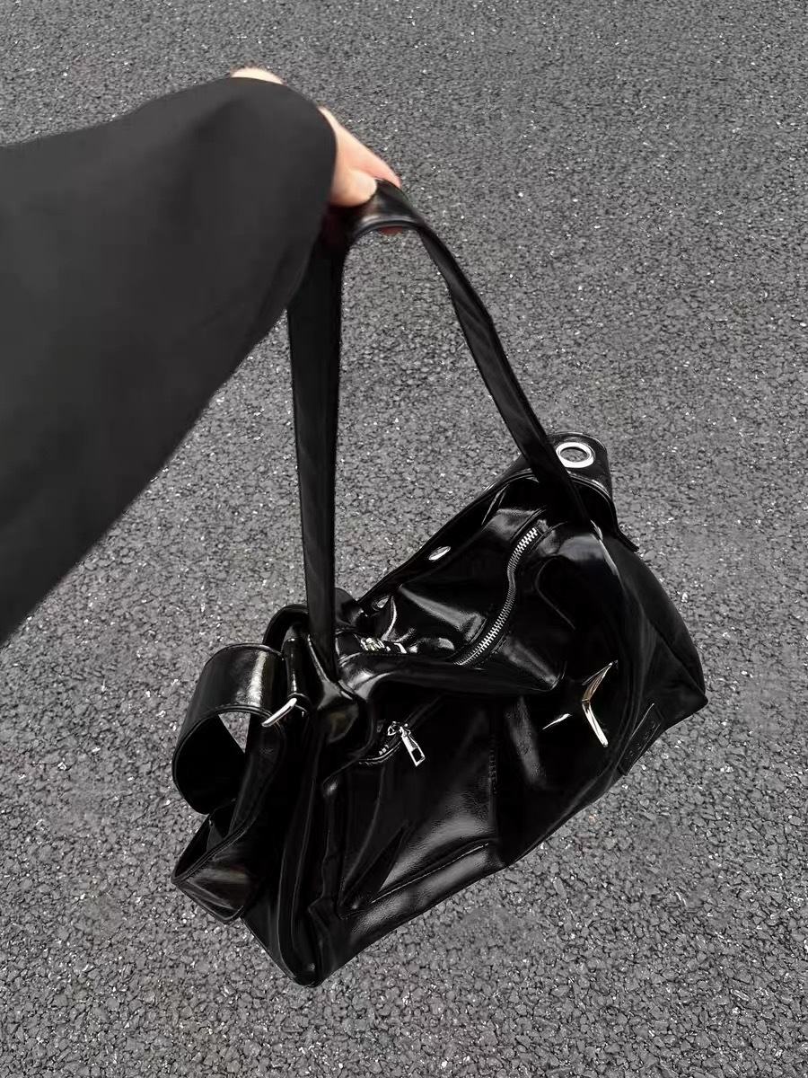 Summer new women's bag new motorcycle style large capacity women's single shoulder crossbody bag textured crossbody bag handbag new designer