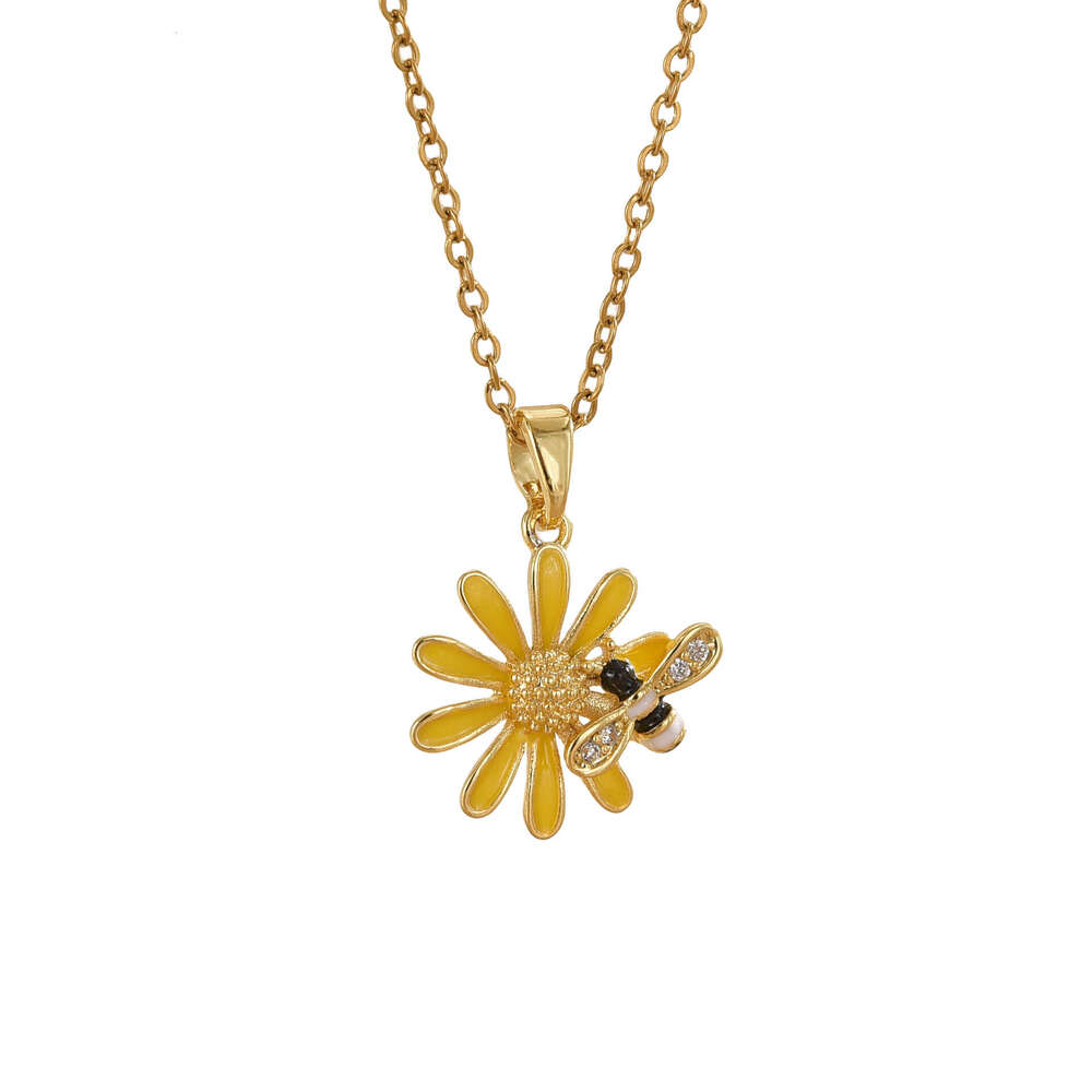 Fashion Fairy Forest Style Minimalist Daisy Flower Korean And Japanese New Niche Design Enamel Bee Floral Necklace 010