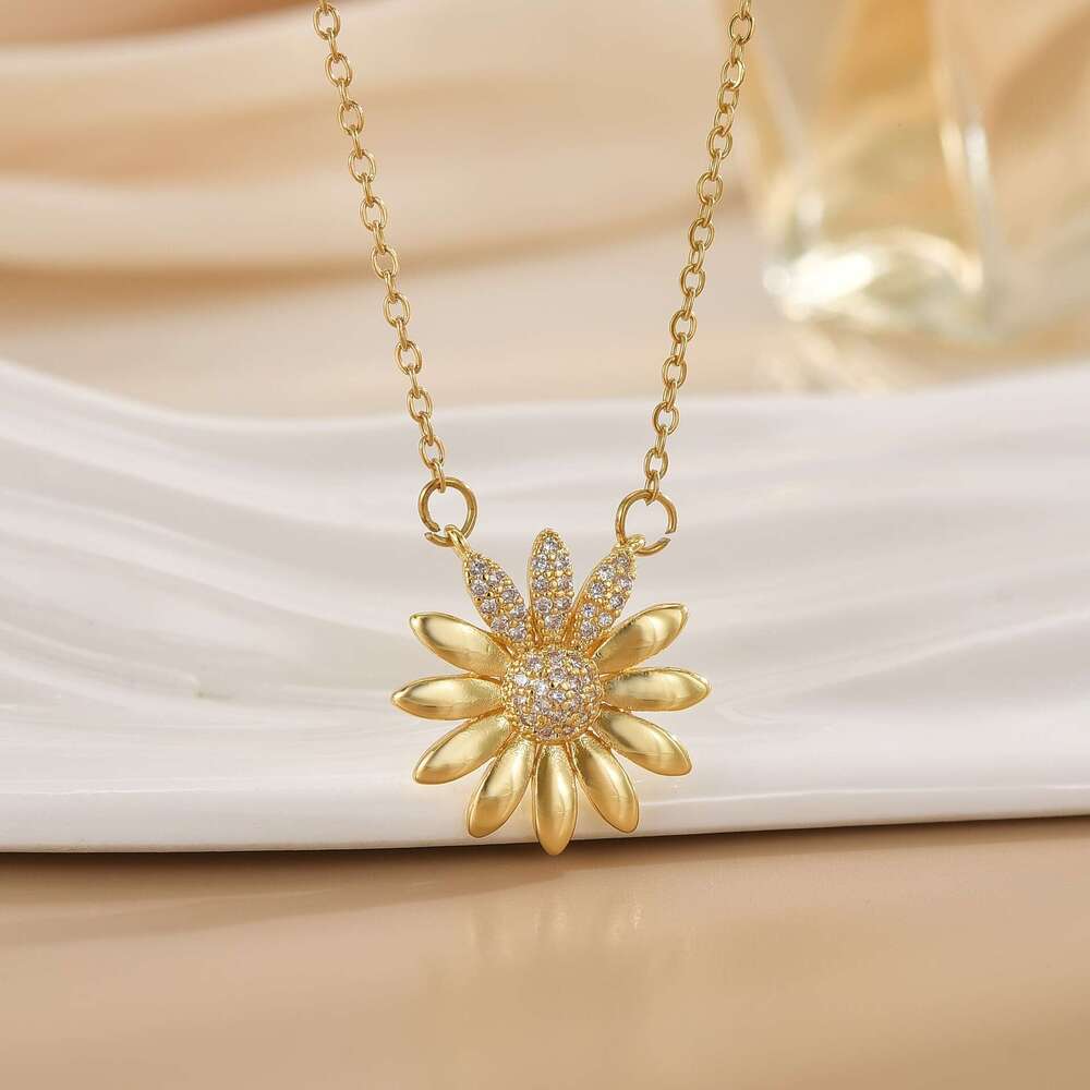 Gold-Plated Copper Suower Necklace For Women, Light Niche High-End Titanium Steel Collarbone Chain, Non-Fading Jewelry 065