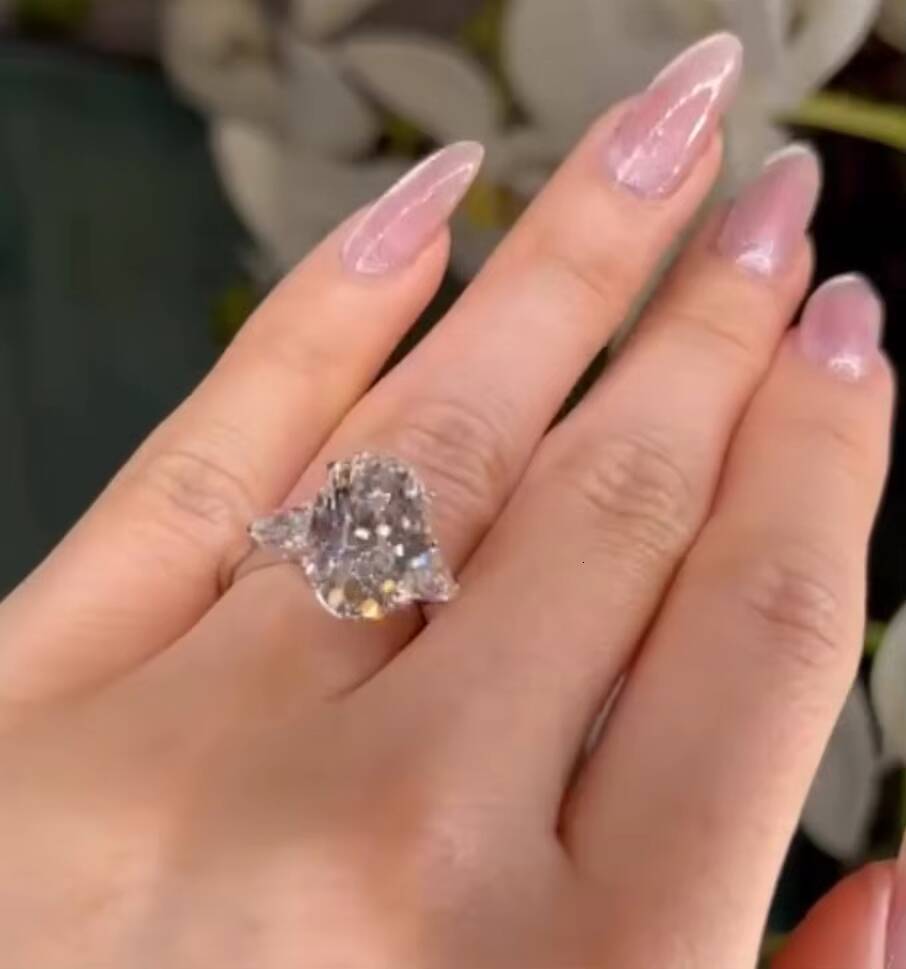 10K 14K 18K White Gold Three Stone Oval Cut VVS Lab Grown Diamond Jewelry Engagement Ring for Women IGI Certificated