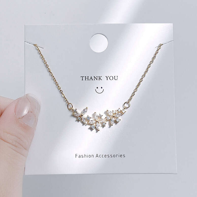 Leaf Necklace For Women Star Moon Collarbone Titanium Steel Non-Fading Elegant Versatile Personality Design Sense Neck Chain Exquisite 954
