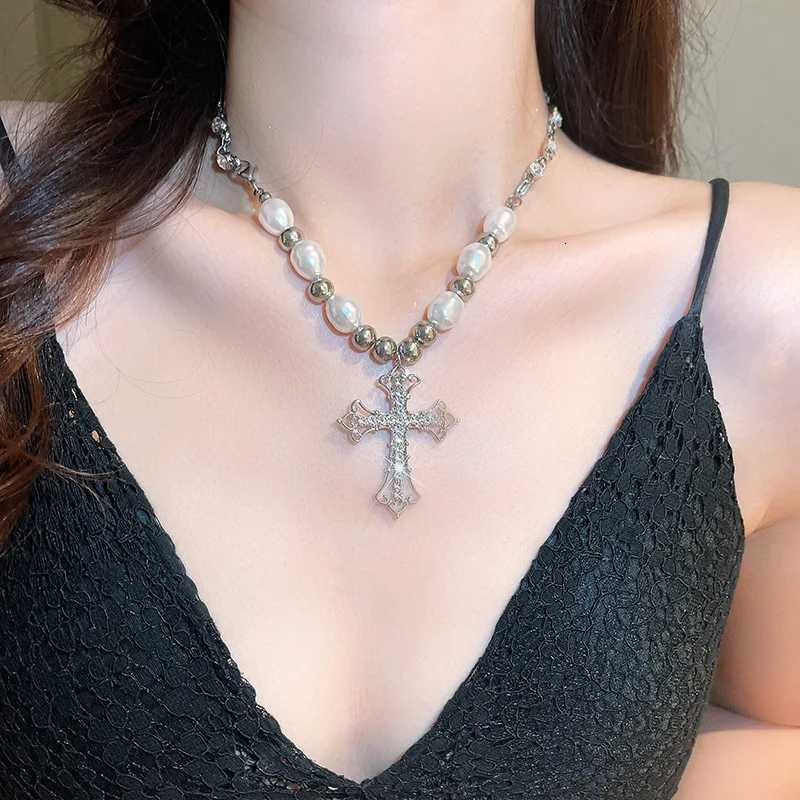 2022 Trendy Pearl Cross Pendant Necklace Hip Hop Retro Men Women Religious Jewelry Boys Girls Anniversary Party Birthday Gifts XJ250717